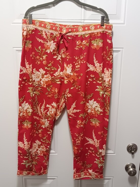 Sundance Pants - Sundance| Leia Reef Pull-on Cropped Pants Floral Novelty Tie Front Red Boho